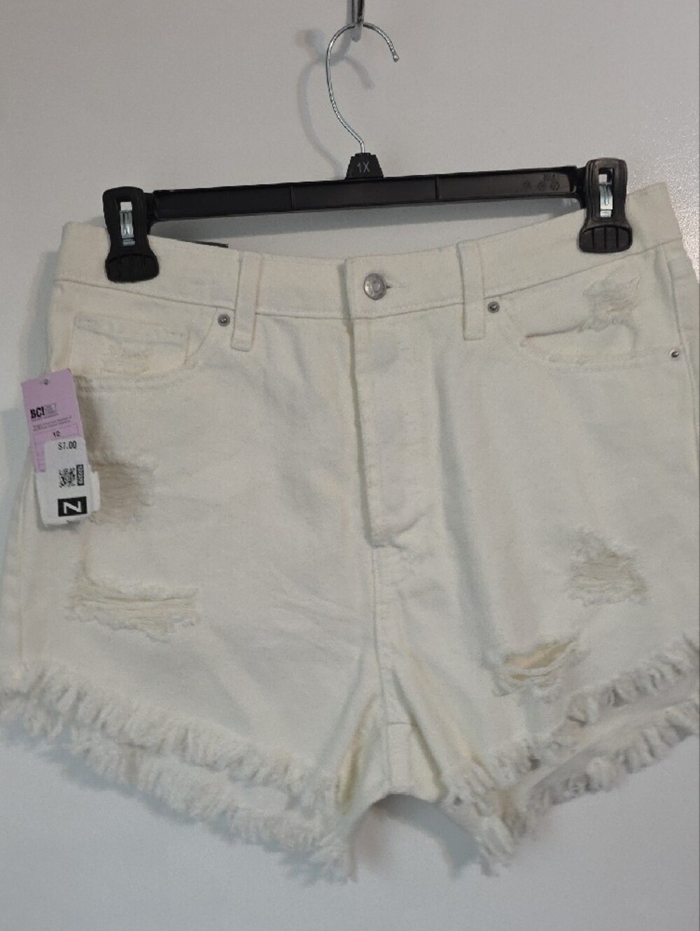 NWT wild fable Off White Distressed Frayed-Hem Denim Shorts SZ 12 - Picture 4 of 8